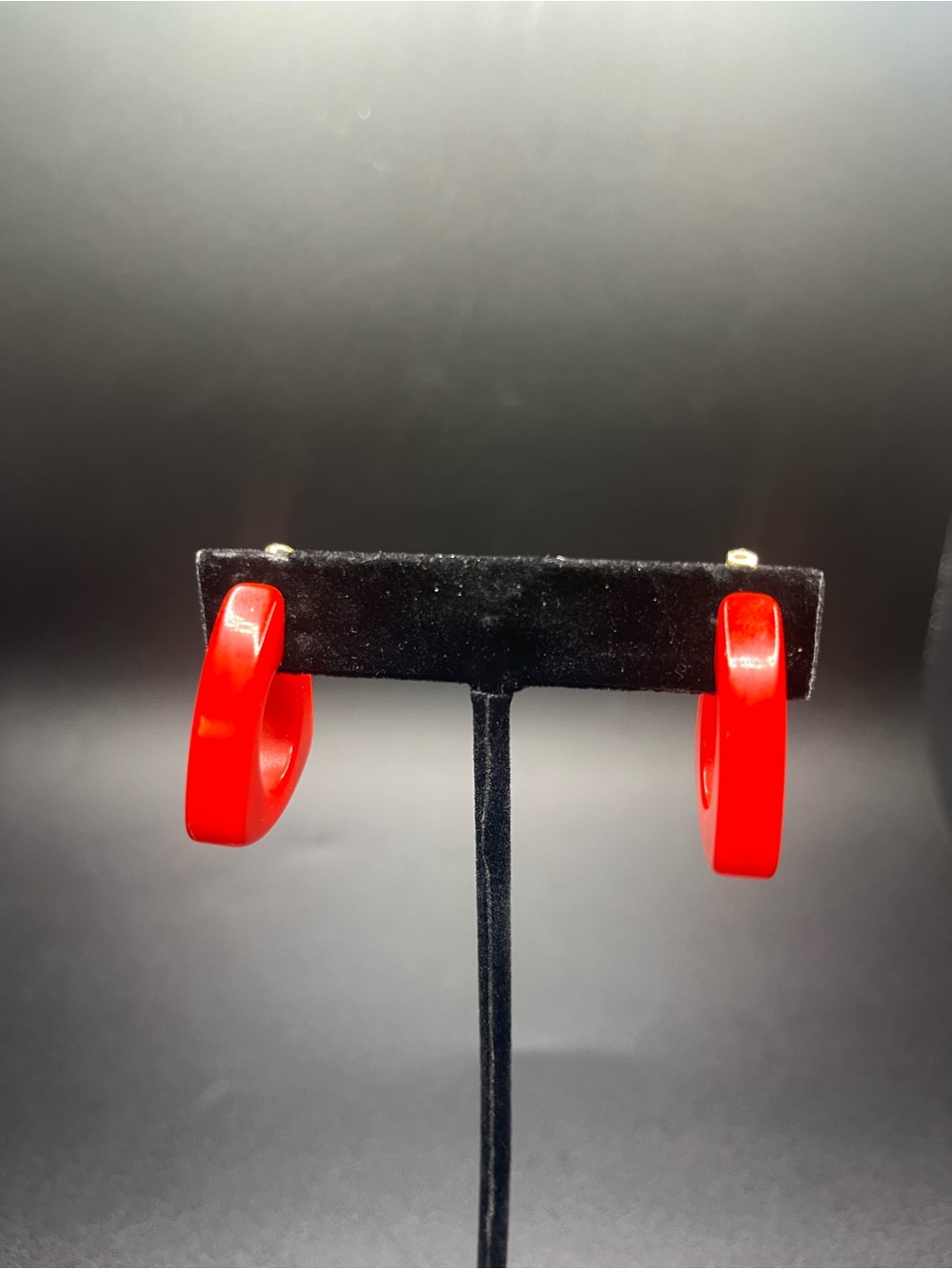 Vintage Red Bakelite Geometric Hoop Clip-On Earrings - Picture 2 of 8